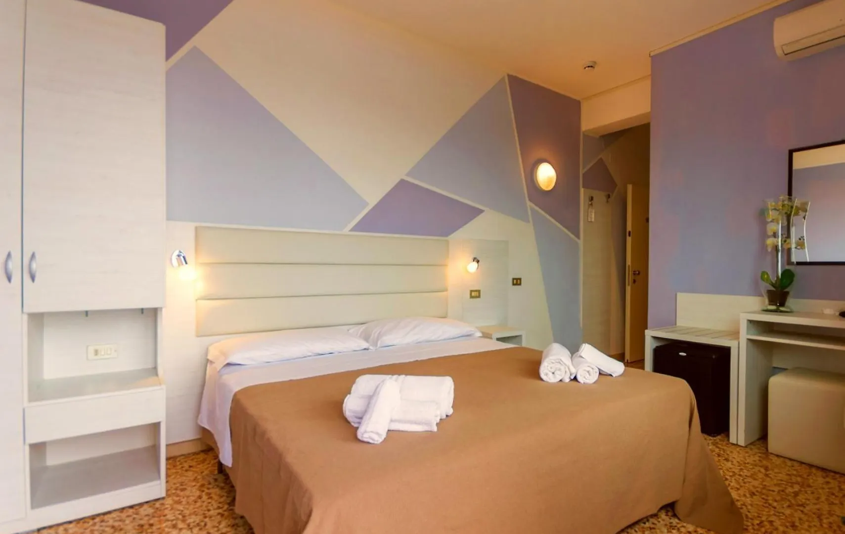 Hotel Los Angeles - Fronte Mare Riccione 3*,  Italie