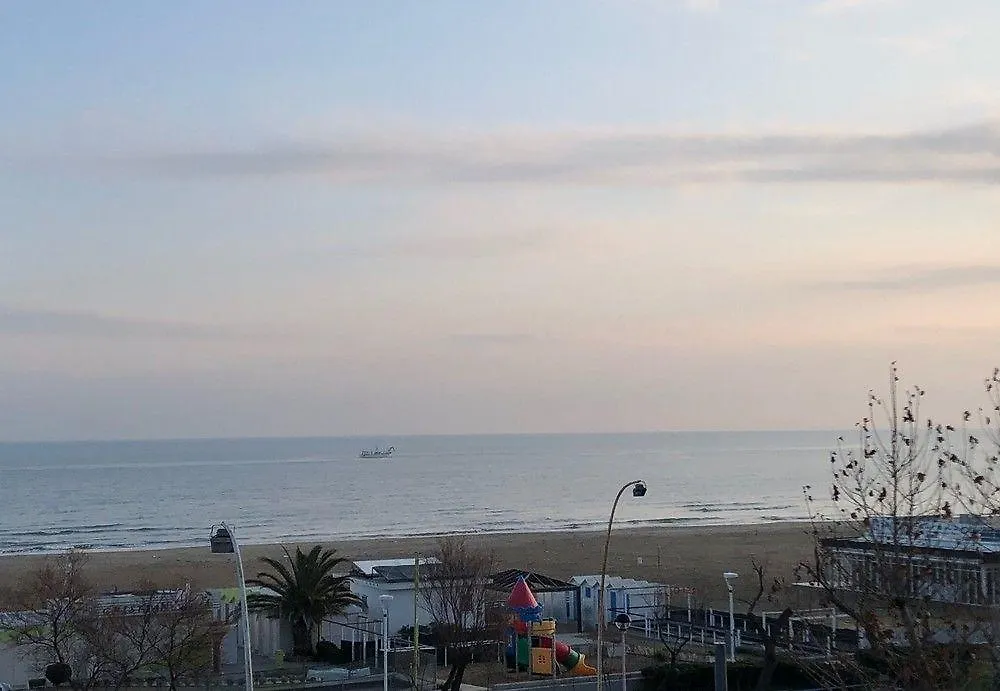 Hotel Los Angeles - Fronte Mare Riccione 3*,