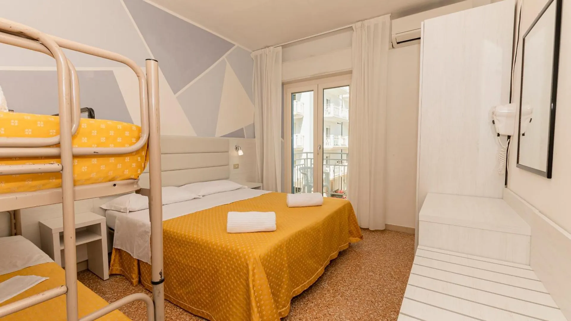 Hotel Los Angeles - Fronte Mare Riccione 3*,
